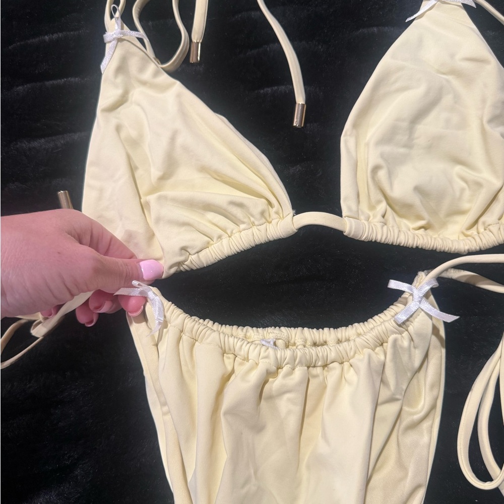 Selfie Leslie Pale Yellow Triangle Bikini Set